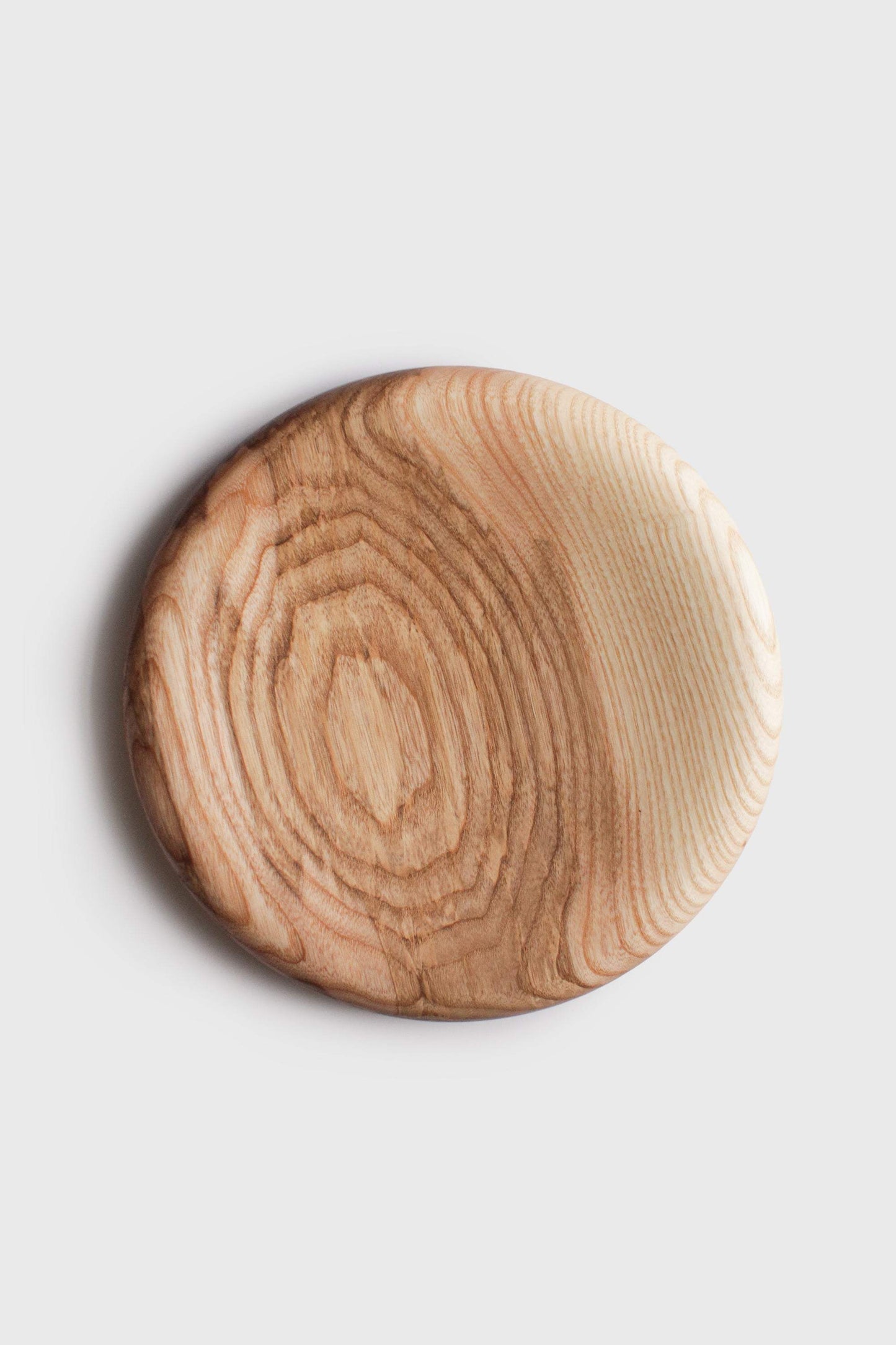 Hand carved wooden jewelry tray made of ashwood with rounded edges, handmade and unique, 6.7 inches diameter, ideal for rings and keys