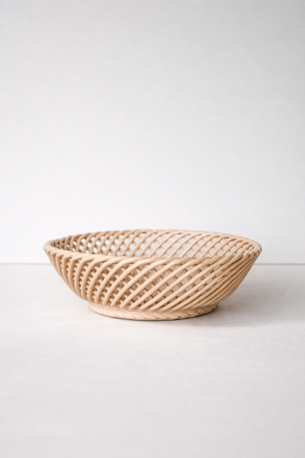 Ceramic Round Hand-Woven Basket – White, Beige & Pink Glossy Porcelain