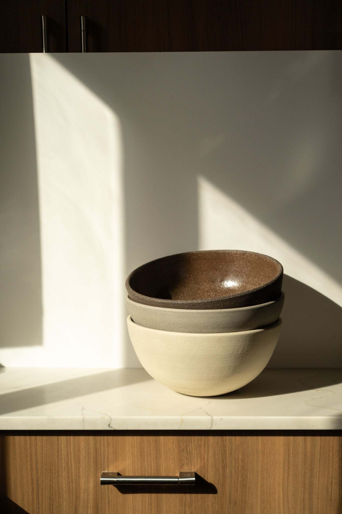 Stoneware Large Fruit Bowl Pumpernickel – Durable & Timeless Vessel