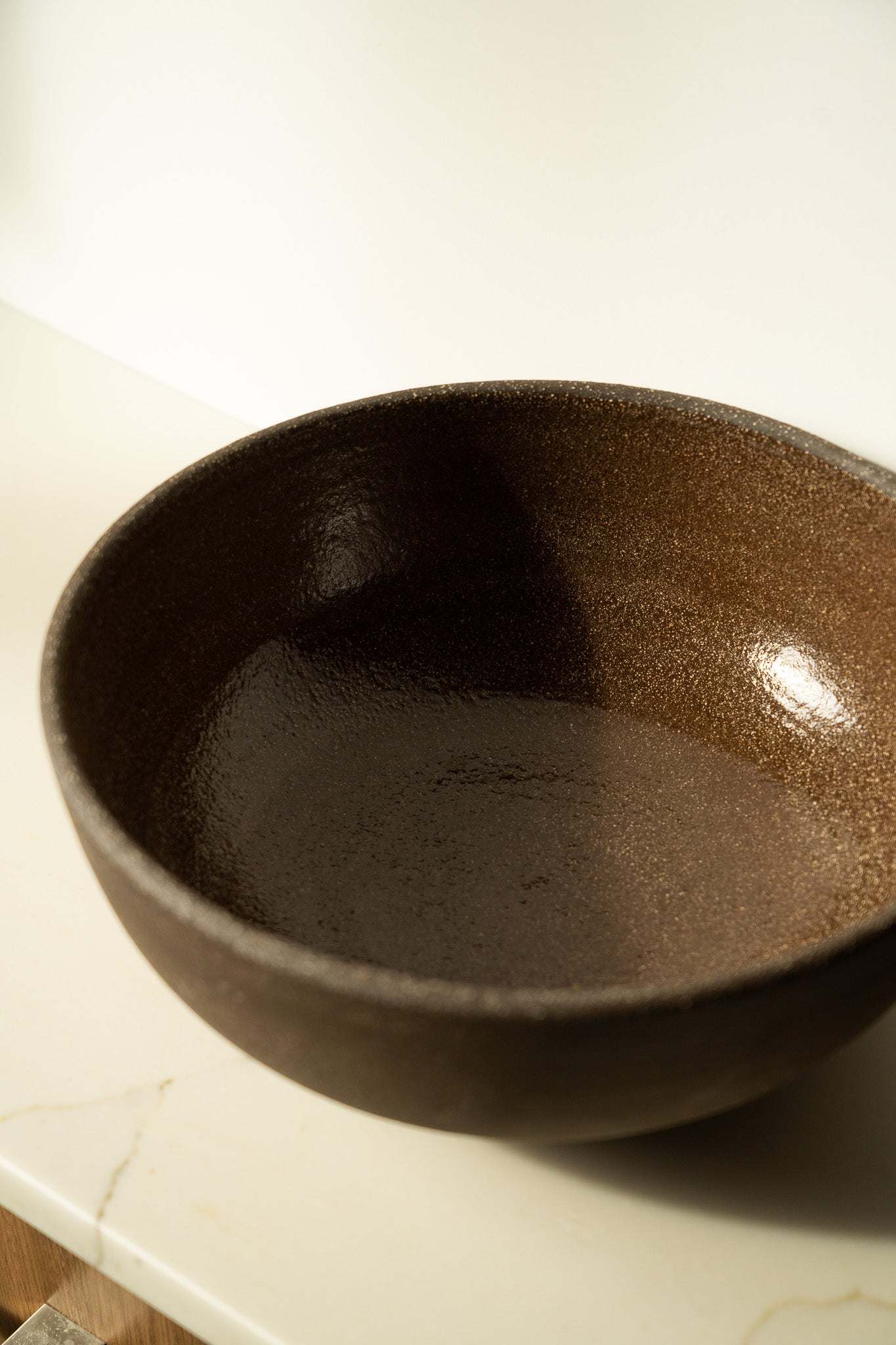 Stoneware Large Fruit Bowl Pumpernickel – Durable & Timeless Vessel