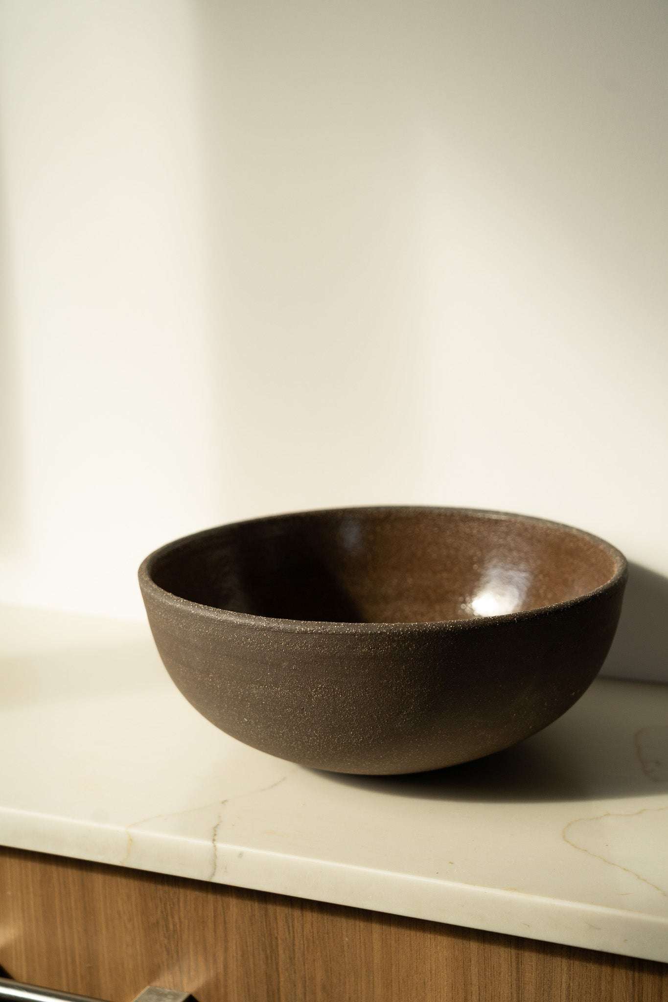 Stoneware Large Fruit Bowl Pumpernickel – Durable & Timeless Vessel