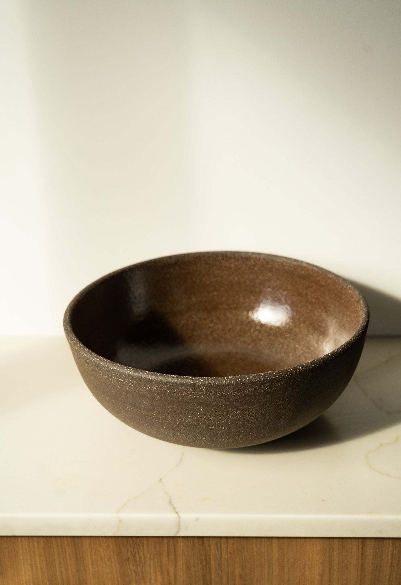 Stoneware Large Fruit Bowl Pumpernickel – Durable & Timeless Vessel