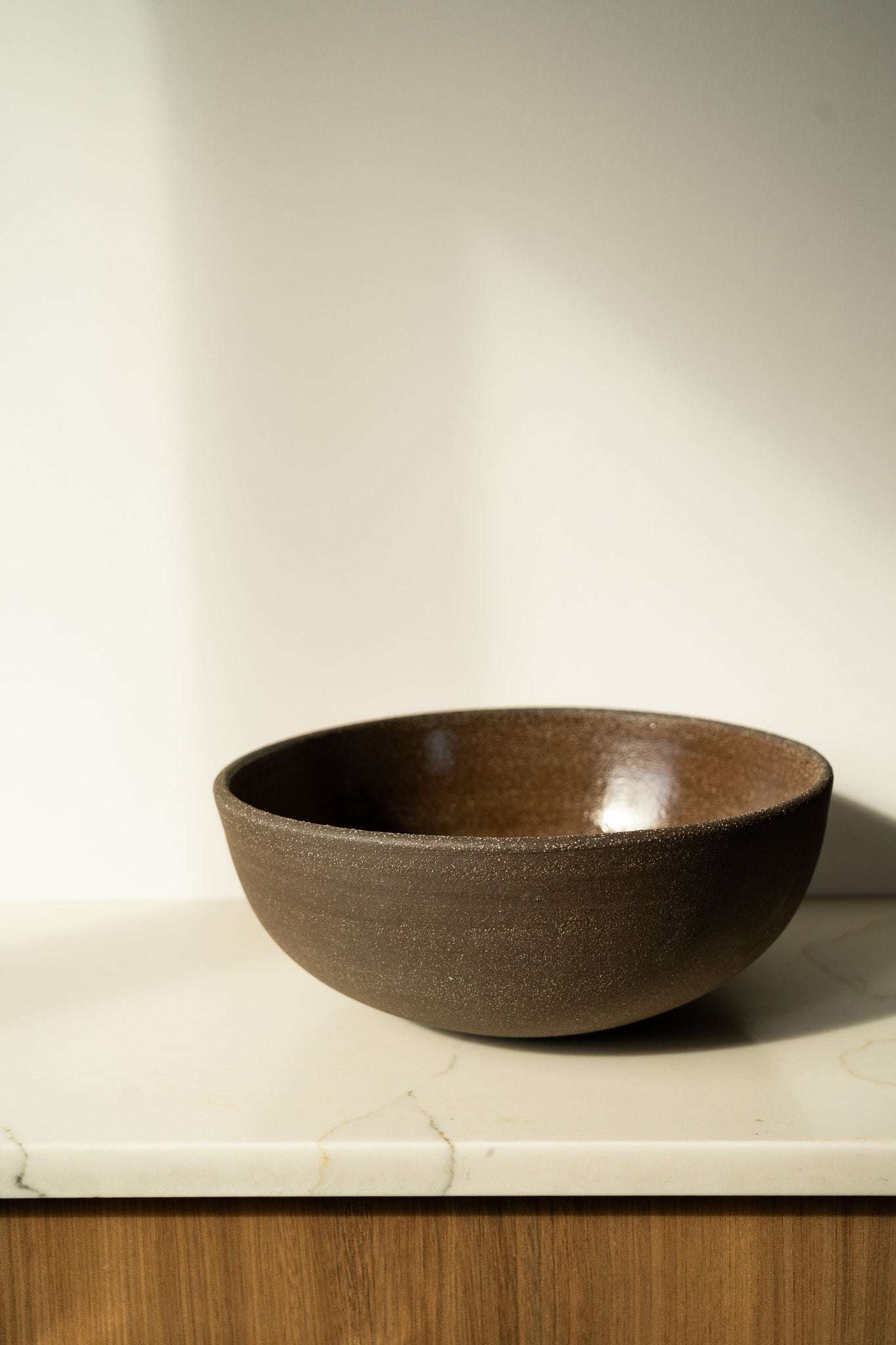 Stoneware Large Fruit Bowl Pumpernickel – Durable & Timeless Vessel