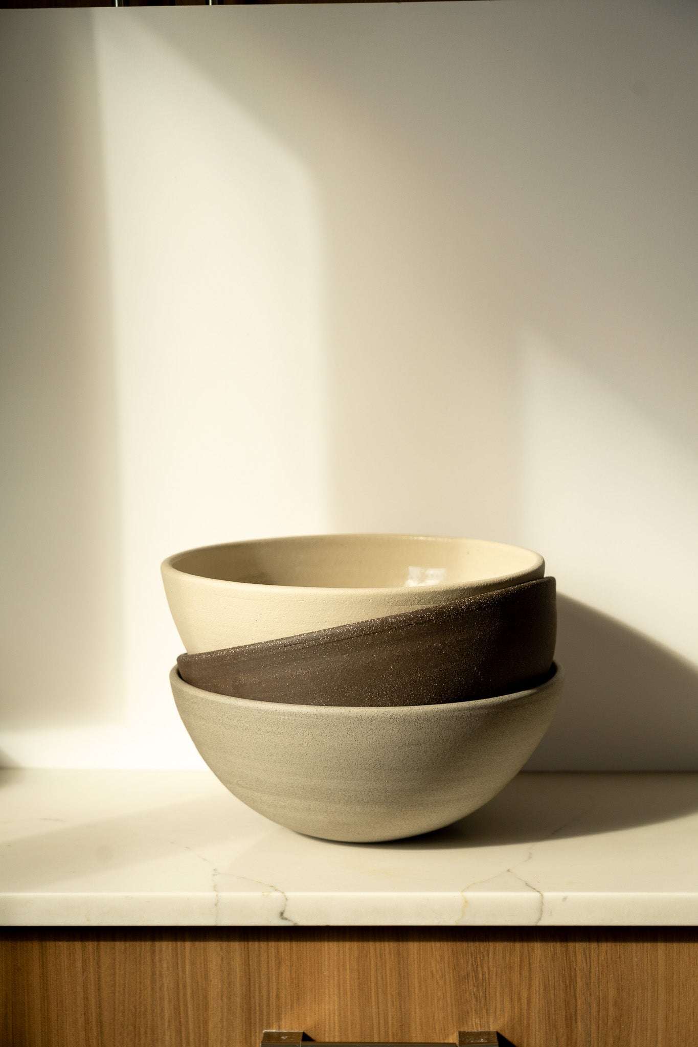 Stoneware Large Fruit Bowl Pumpernickel – Durable & Timeless Vessel