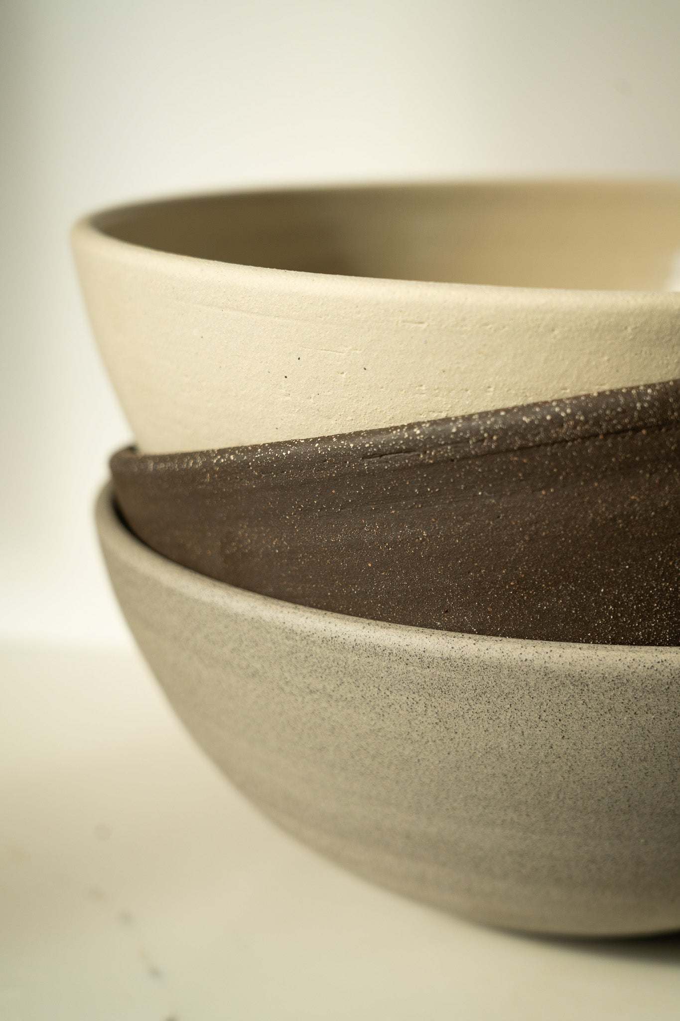 Stoneware Large Fruit Bowl Pumpernickel – Durable & Timeless Vessel