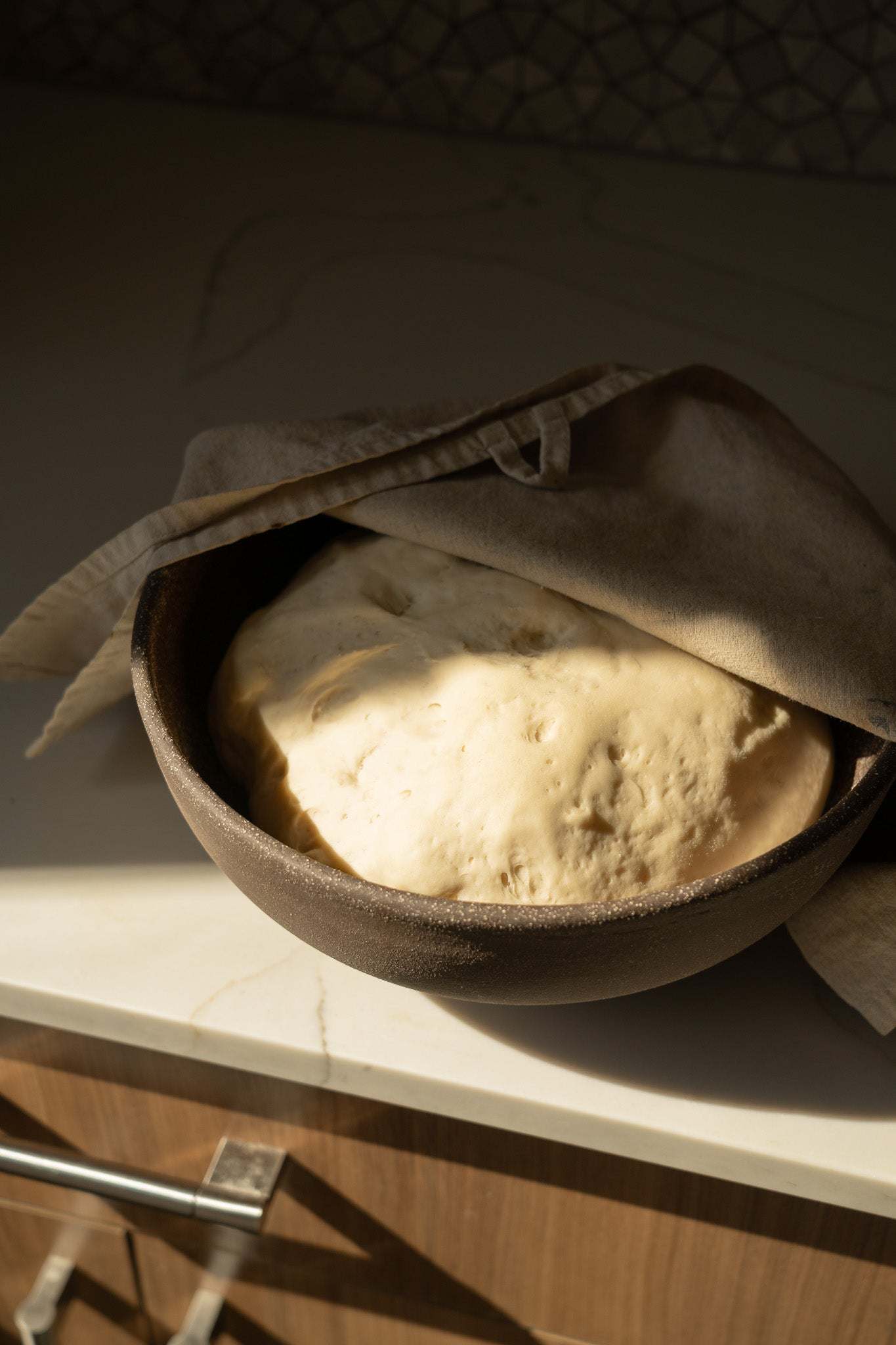 Stoneware Large Fruit Bowl Pumpernickel – Durable & Timeless Vessel