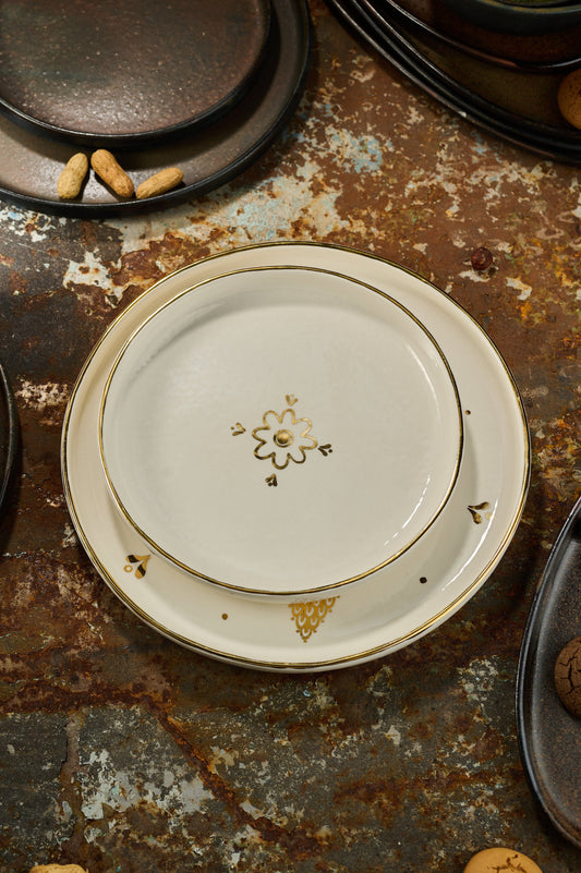 HANDMADE PORCELAIN DINNER PLATES WITH GOLD. OFF-WHITE