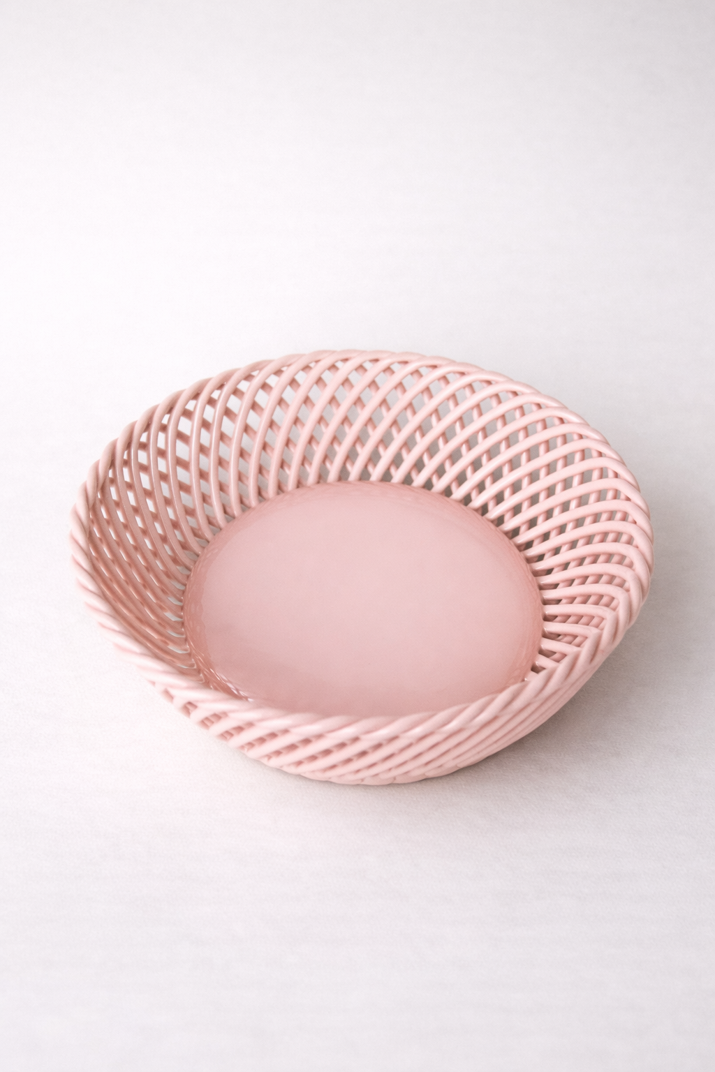 Ceramic Round Hand-Woven Basket – White, Beige & Pink Glossy Porcelain