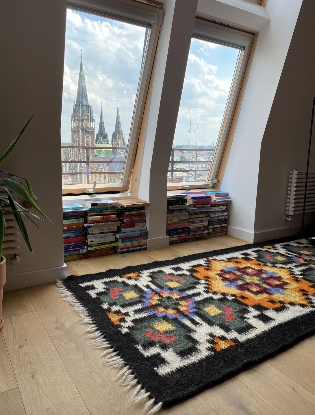 Handwoven wool runner with Traditional Carpathian pattern