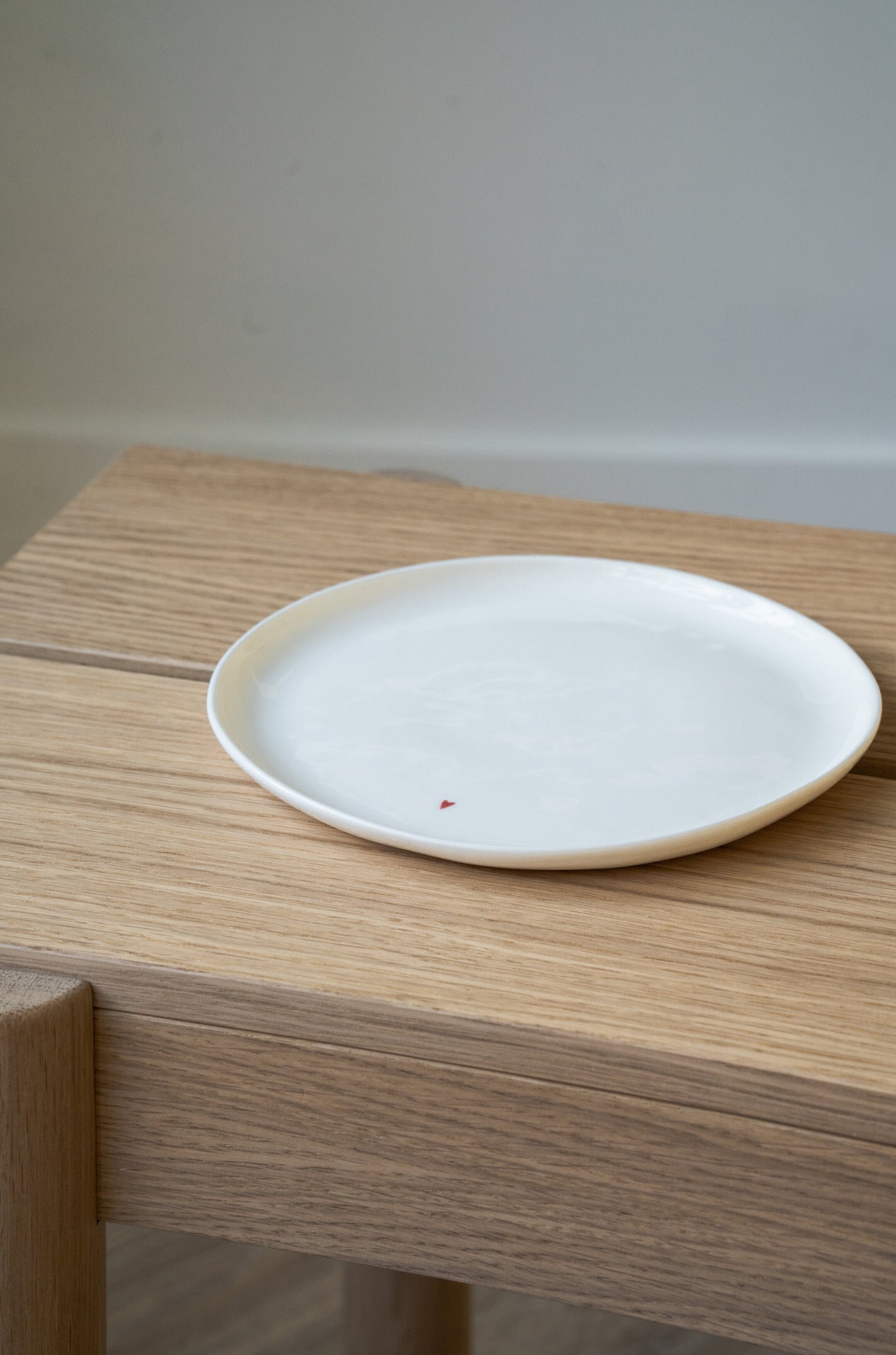 Handmade Porcelain Dinner Plates. OFF-WHITE